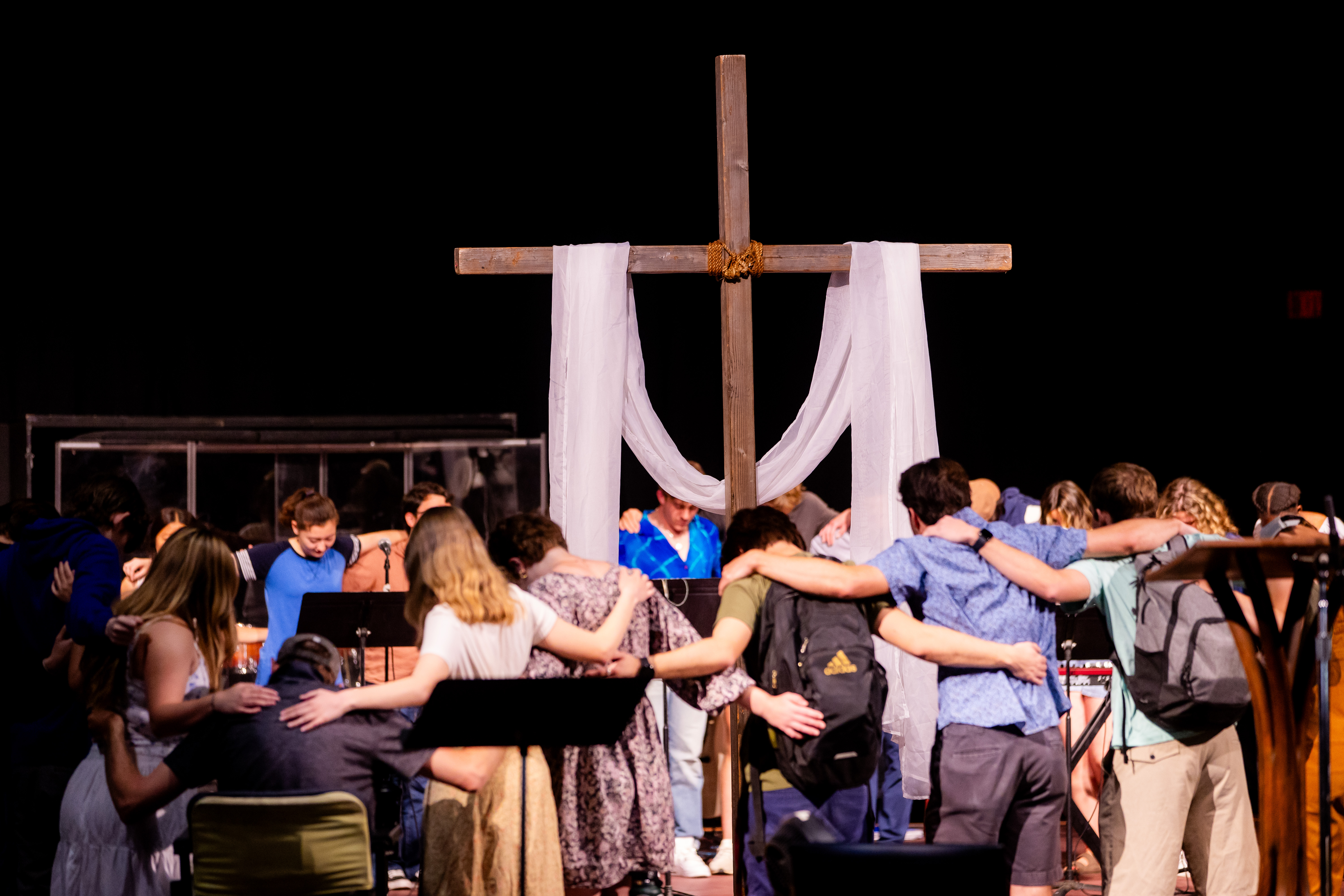 westmont chapel students praying
