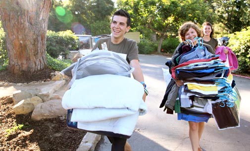 Student volunteers move first-year students into Clark Hall