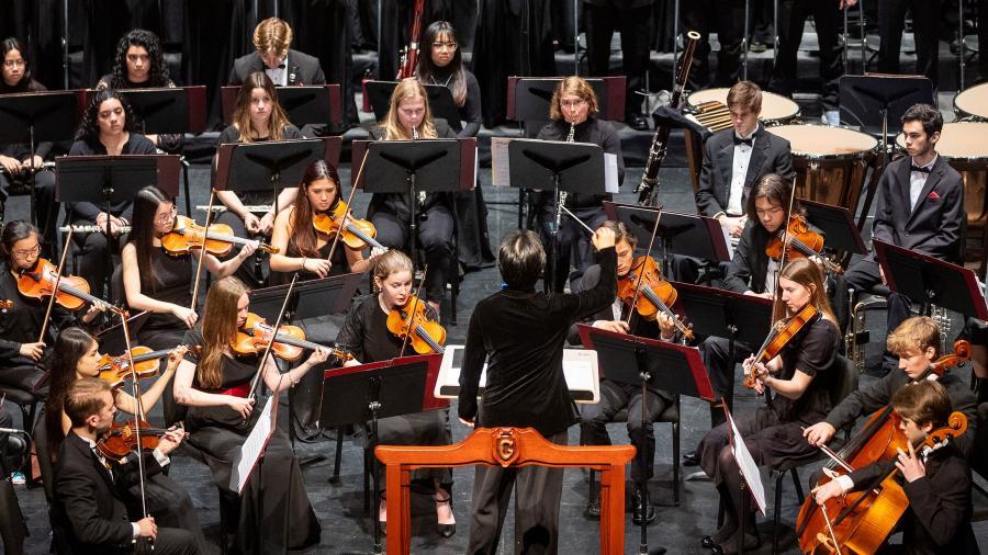 Ruth Lin Conducting Orchestra