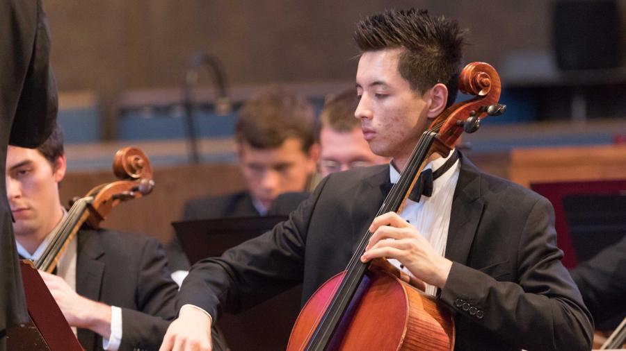 Tim Beccue Performs at the Westmont Christmas Feistval