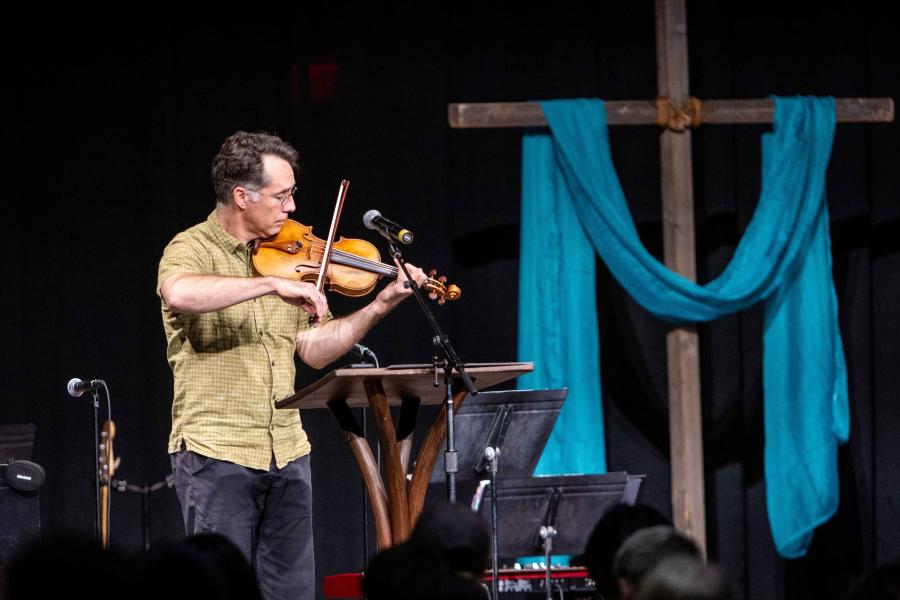 Violinist Phil Ficsor performs during chapel